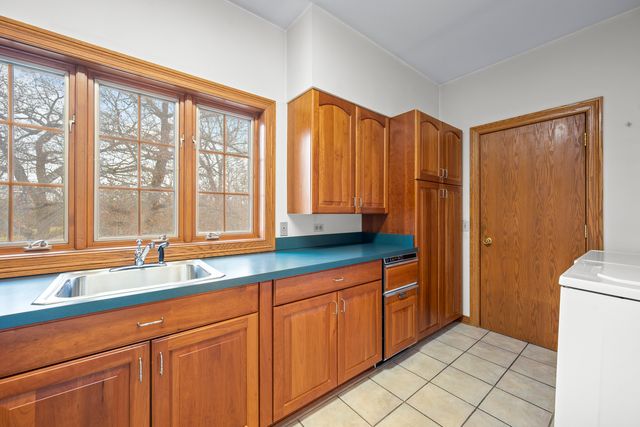 32981 N River Road, Libertyville, IL 60048