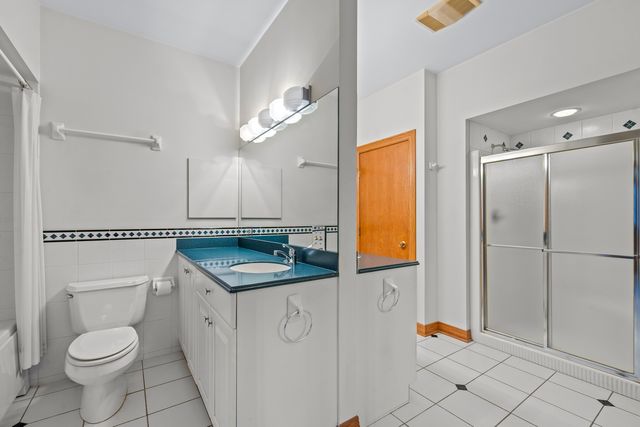 32981 N River Road, Libertyville, IL 60048