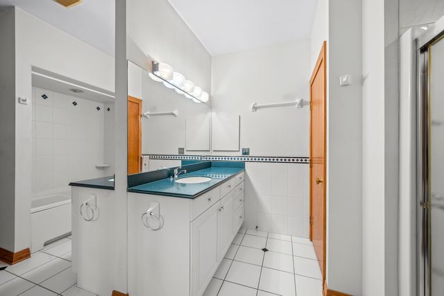 32981 N River Road, Libertyville, IL 60048