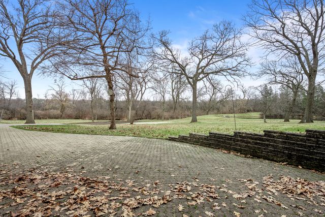 32981 N River Road, Libertyville, IL 60048