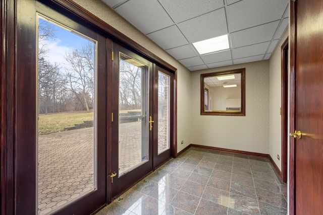 32981 N River Road, Libertyville, IL 60048