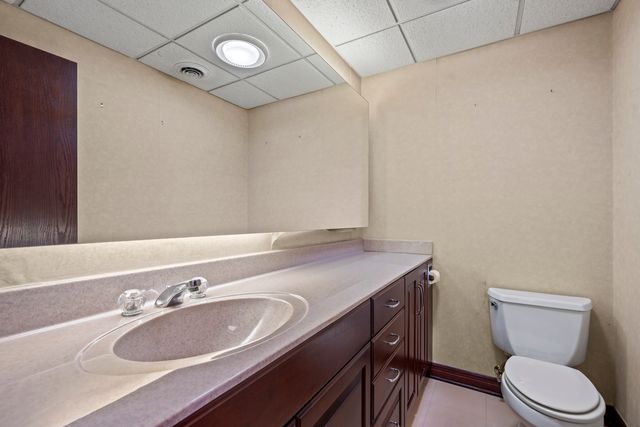 32981 N River Road, Libertyville, IL 60048