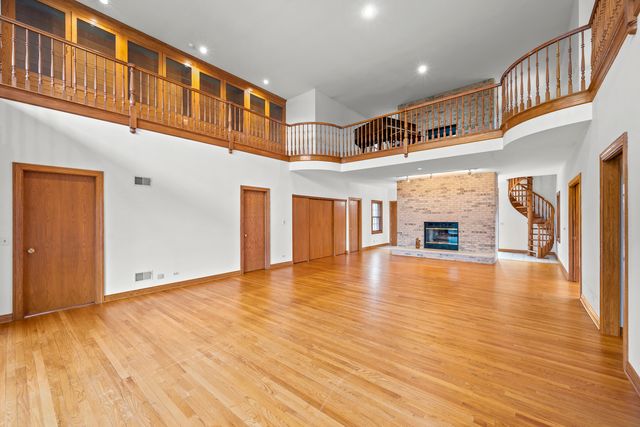 32981 N River Road, Libertyville, IL 60048