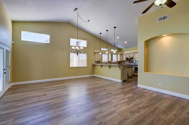 170 N Anderson Avenue, Clovis, CA 93612