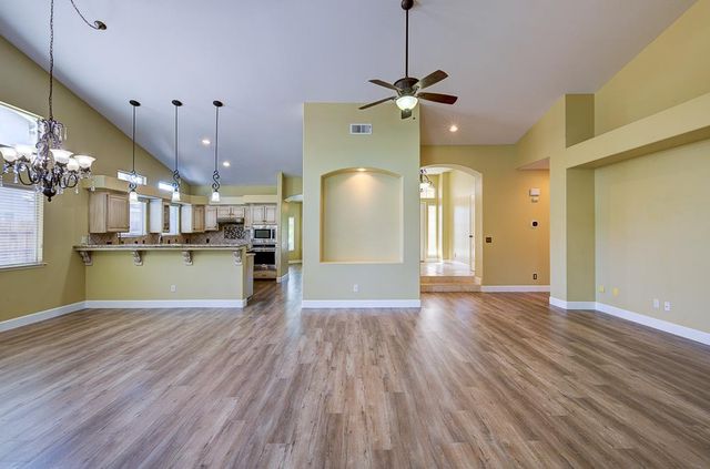 170 N Anderson Avenue, Clovis, CA 93612
