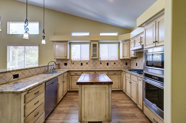 170 N Anderson Avenue, Clovis, CA 93612
