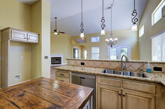 170 N Anderson Avenue, Clovis, CA 93612