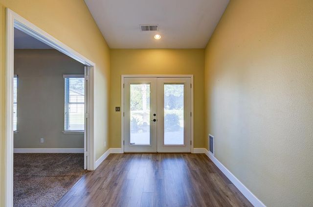 170 N Anderson Avenue, Clovis, CA 93612