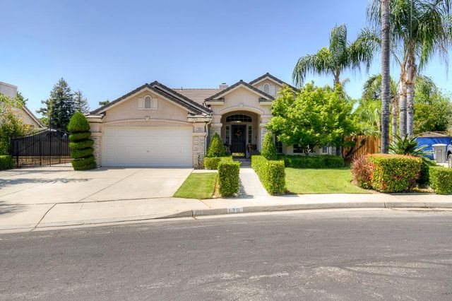170 N Anderson Avenue, Clovis, CA 93612