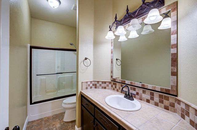 170 N Anderson Avenue, Clovis, CA 93612