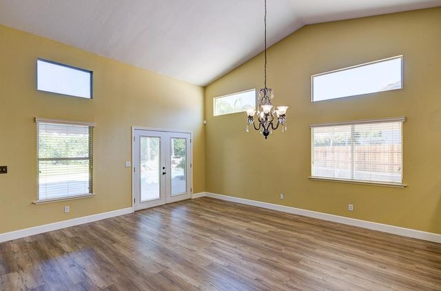 170 N Anderson Avenue, Clovis, CA 93612