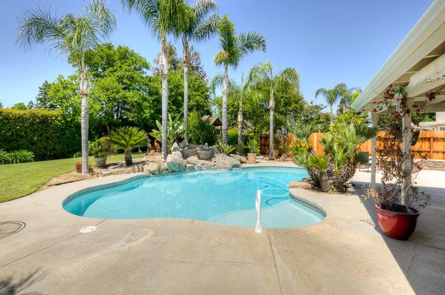 170 N Anderson Avenue, Clovis, CA 93612
