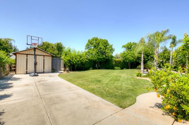 170 N Anderson Avenue, Clovis, CA 93612