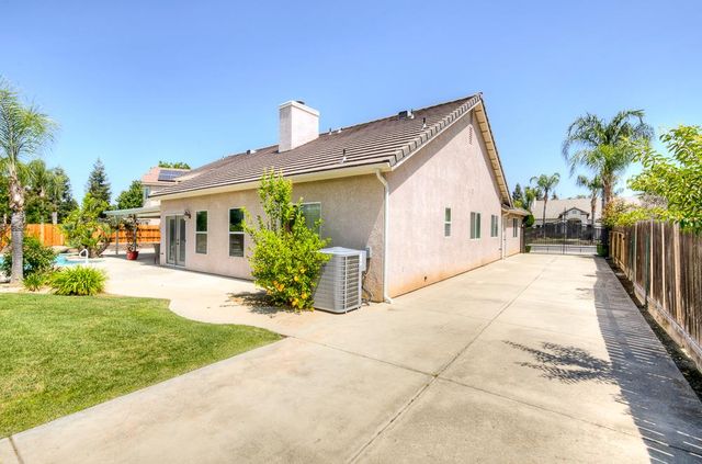 170 N Anderson Avenue, Clovis, CA 93612