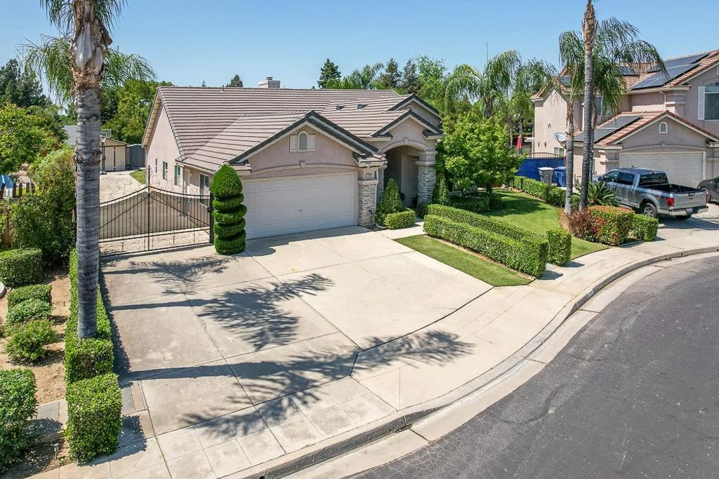 170 N Anderson Avenue, Clovis, CA 93612