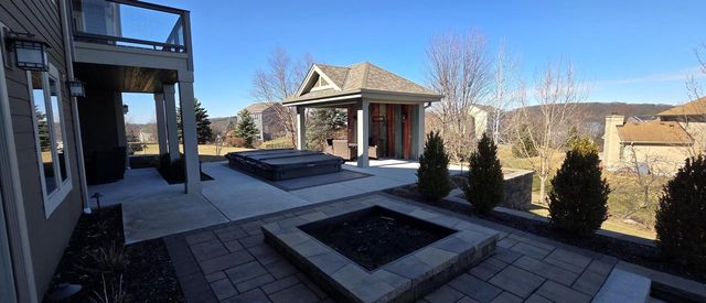 3926 Oakmont TRAIL, Waukesha, WI 53188