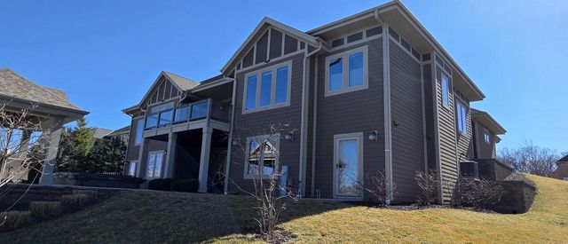 3926 Oakmont TRAIL, Waukesha, WI 53188