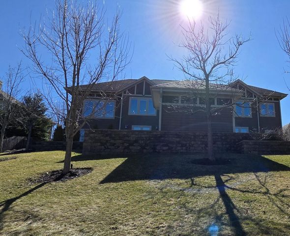 3926 Oakmont TRAIL, Waukesha, WI 53188