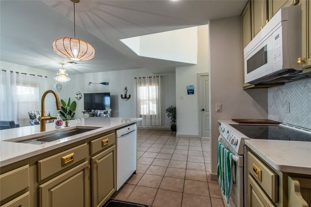 14858 Granada Dr H, Corpus Christi, TX 78418