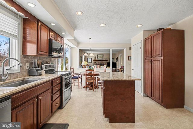 828 ANTHONY DRIVE, Mechanicsburg, PA 17050