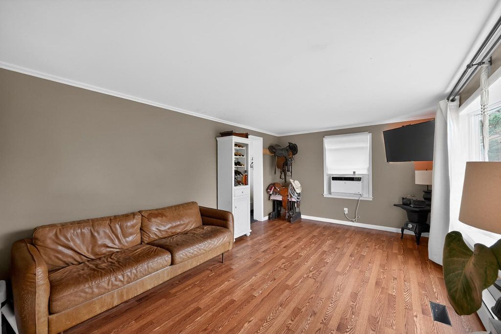 Image 3 of property listing at 2475 MOUNT VENTUS #2 RD, Manchester, MD 21102