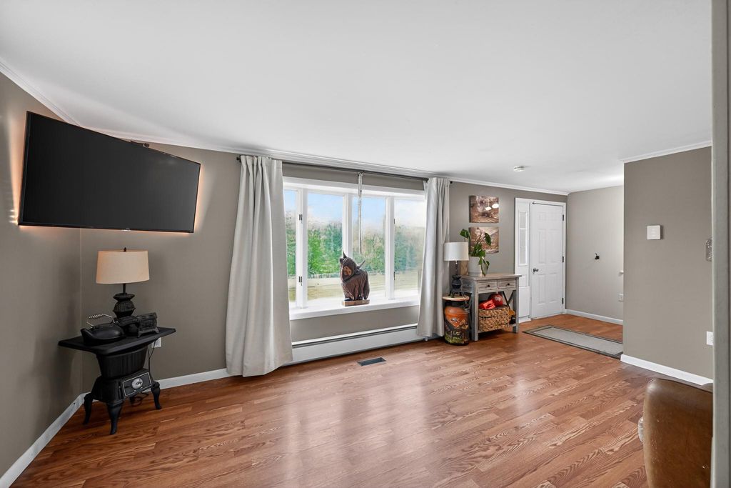Image 4 of property listing at 2475 MOUNT VENTUS #2 RD, Manchester, MD 21102
