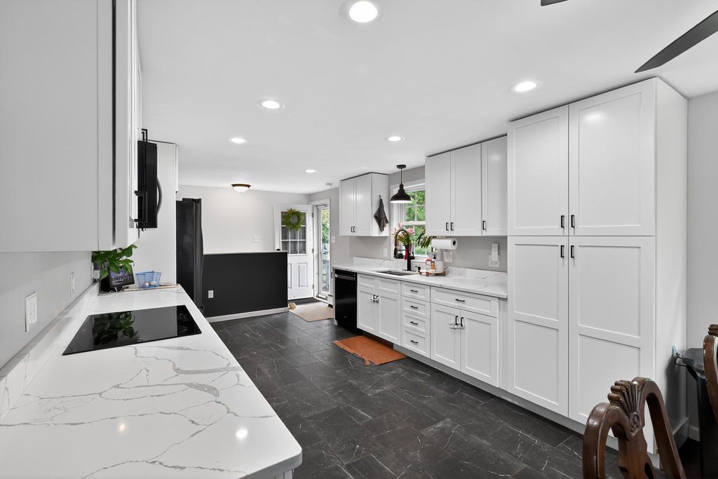 Image 6 of property listing at 2475 MOUNT VENTUS #2 RD, Manchester, MD 21102