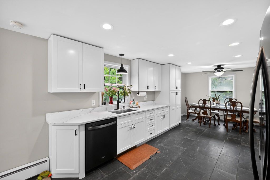 Image 7 of property listing at 2475 MOUNT VENTUS #2 RD, Manchester, MD 21102