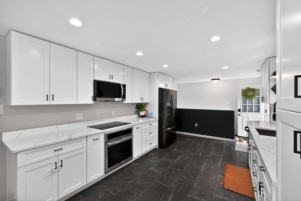 Image 8 of property listing at 2475 MOUNT VENTUS #2 RD, Manchester, MD 21102