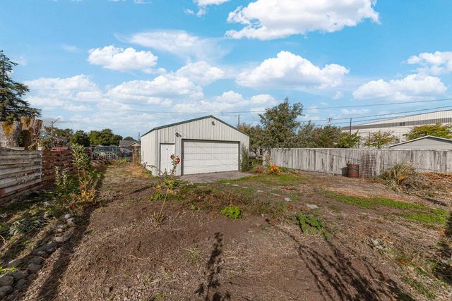 2813 N Stone St, Spokane, WA 99207