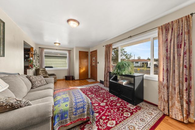 2813 N Stone St, Spokane, WA 99207