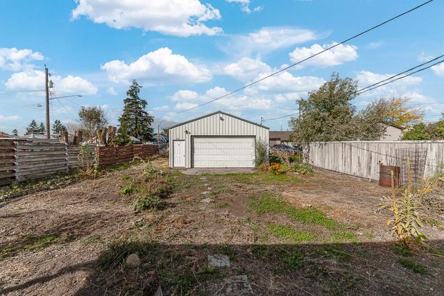 2813 N Stone St, Spokane, WA 99207