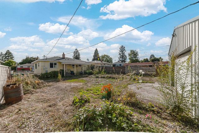2813 N Stone St, Spokane, WA 99207