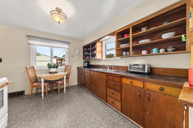 2813 N Stone St, Spokane, WA 99207
