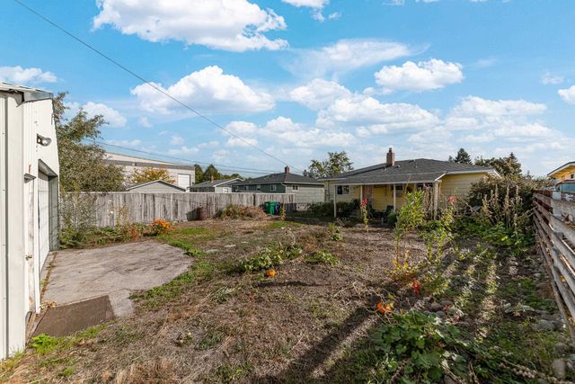 2813 N Stone St, Spokane, WA 99207
