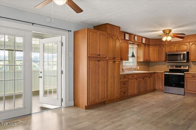 913 Ithaca Street, Mount Carmel, TN 37645
