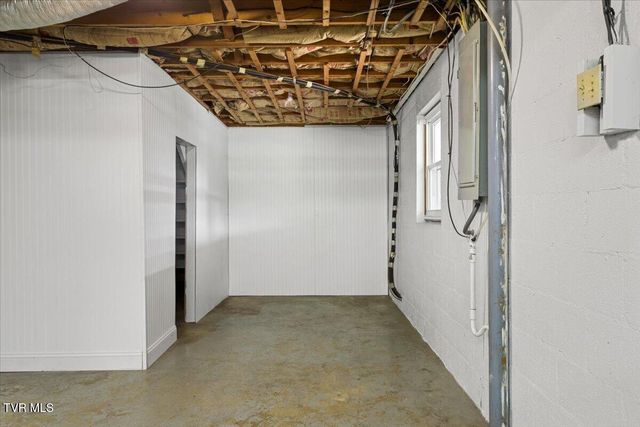 913 Ithaca Street, Mount Carmel, TN 37645