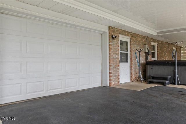 913 Ithaca Street, Mount Carmel, TN 37645