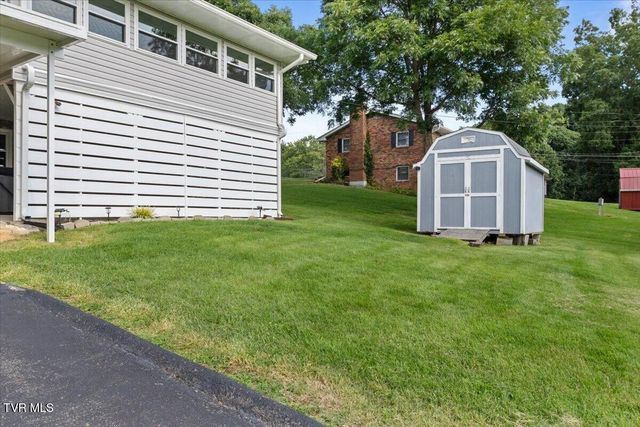 913 Ithaca Street, Mount Carmel, TN 37645