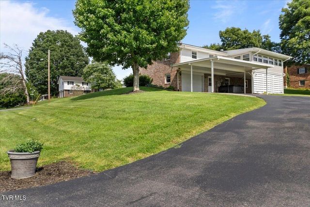913 Ithaca Street, Mount Carmel, TN 37645