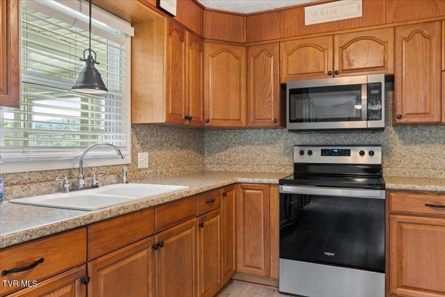 913 Ithaca Street, Mount Carmel, TN 37645