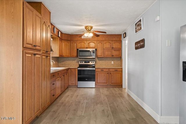 913 Ithaca Street, Mount Carmel, TN 37645