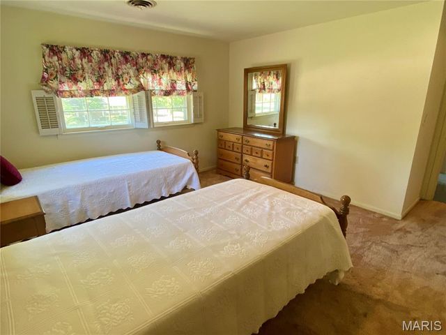 303 Kramer Drive, Sikeston, MO 63801