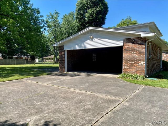303 Kramer Drive, Sikeston, MO 63801