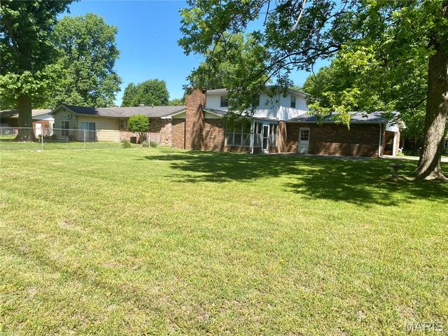 303 Kramer Drive, Sikeston, MO 63801