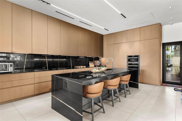 310 S Hibiscus Dr, Miami Beach, FL 33139