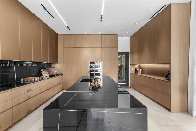 310 S Hibiscus Dr, Miami Beach, FL 33139