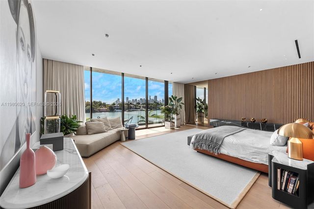 310 S Hibiscus Dr, Miami Beach, FL 33139