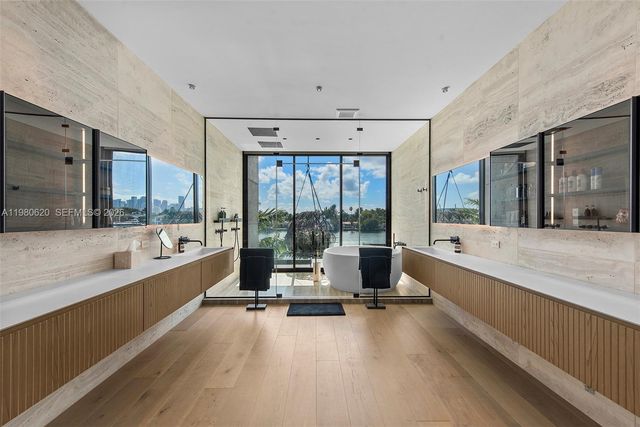 310 S Hibiscus Dr, Miami Beach, FL 33139