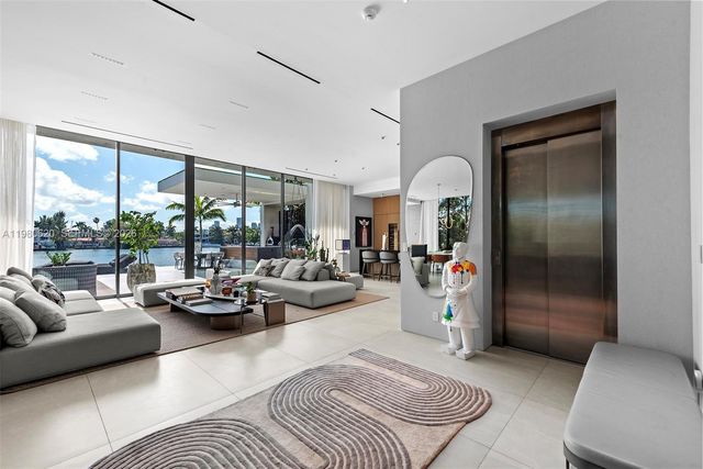 310 S Hibiscus Dr, Miami Beach, FL 33139